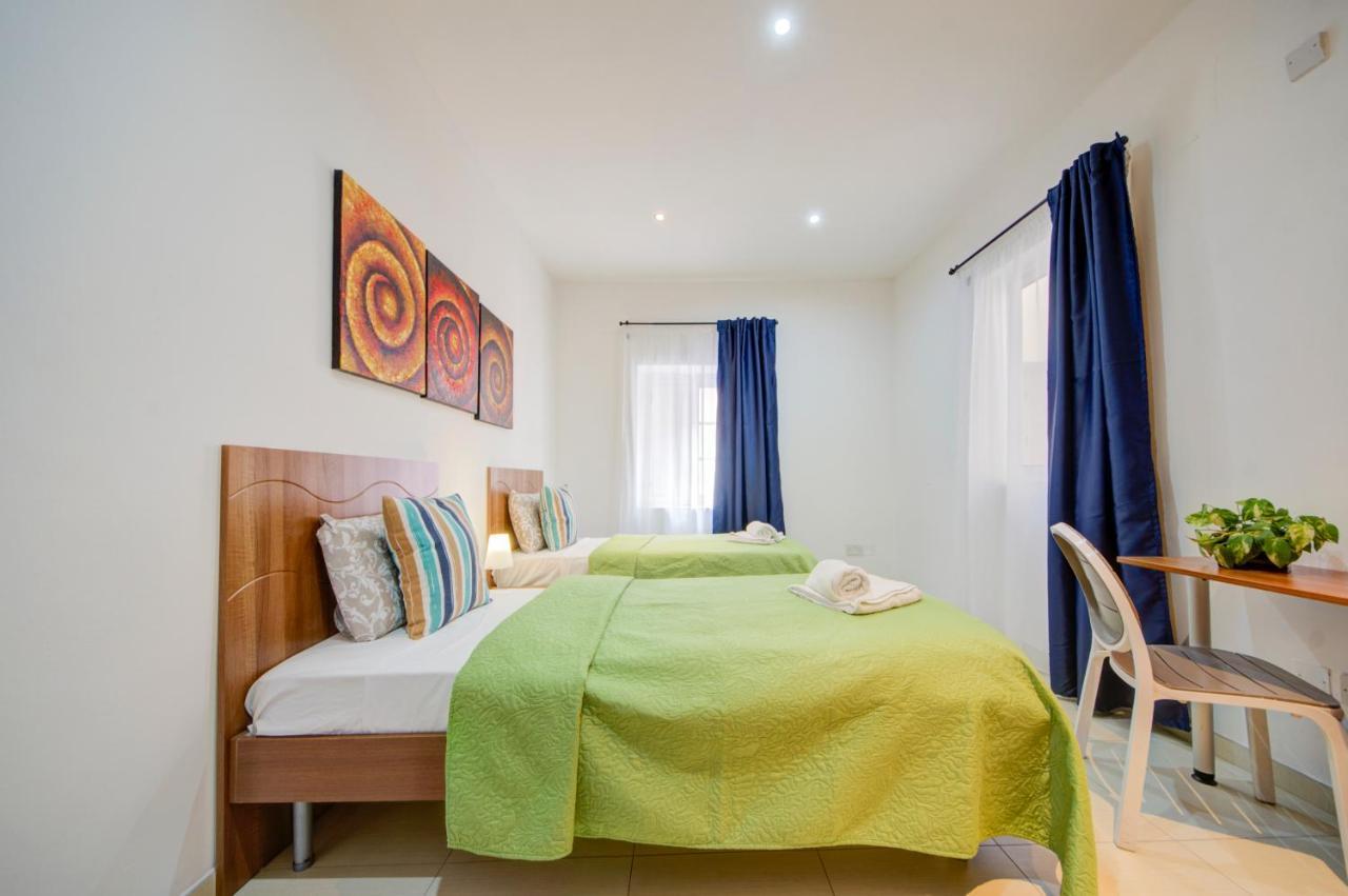 St Julians 2 Bedroom Apartment With Commanding Seaviews By Shortletsmalta Saint Julian's エクステリア 写真
