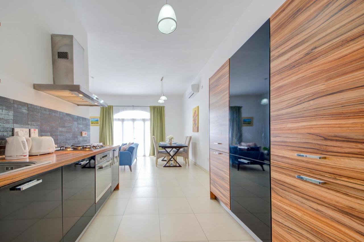 St Julians 2 Bedroom Apartment With Commanding Seaviews By Shortletsmalta Saint Julian's エクステリア 写真