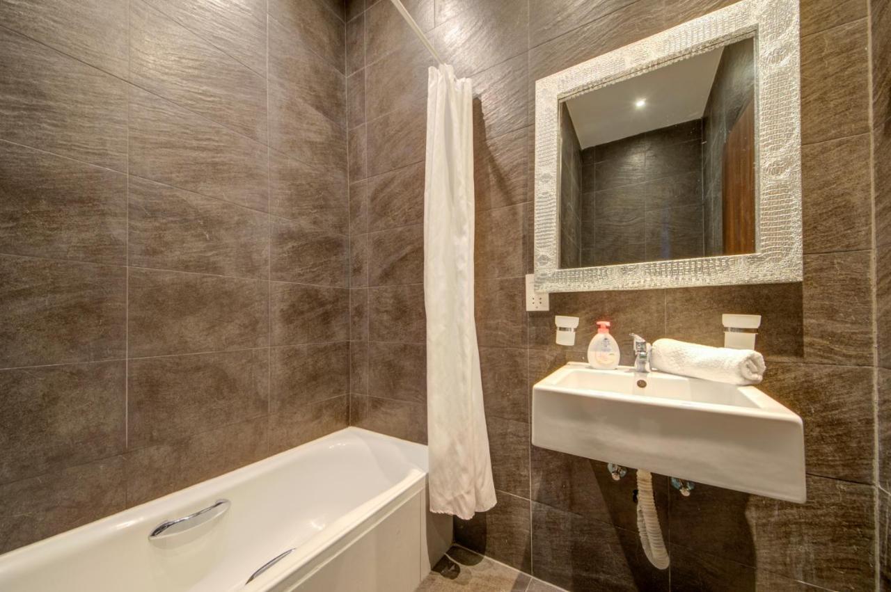 St Julians 2 Bedroom Apartment With Commanding Seaviews By Shortletsmalta Saint Julian's エクステリア 写真
