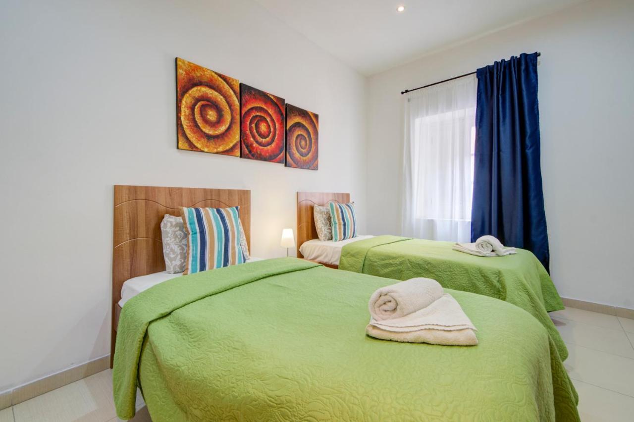 St Julians 2 Bedroom Apartment With Commanding Seaviews By Shortletsmalta Saint Julian's エクステリア 写真