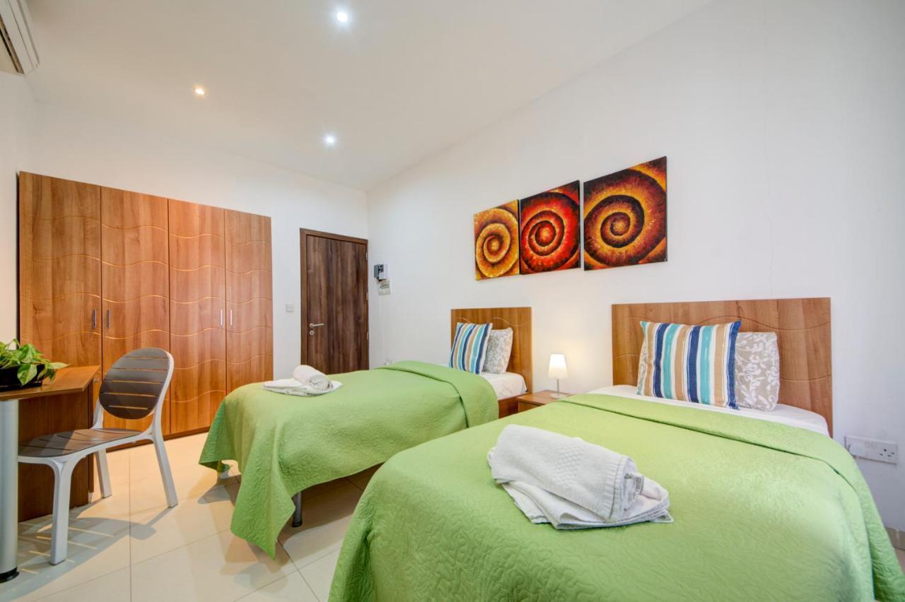 St Julians 2 Bedroom Apartment With Commanding Seaviews By Shortletsmalta Saint Julian's エクステリア 写真