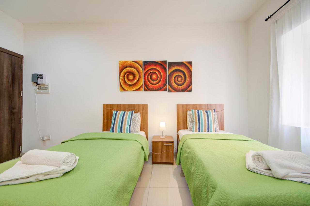 St Julians 2 Bedroom Apartment With Commanding Seaviews By Shortletsmalta Saint Julian's エクステリア 写真